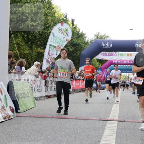06.09.2026 - CURREX Alsterlauf Yannick Fuchs http://msf.ph/oto/10157193 06.09.2026 09:52:39 Ziel 2529, 2936, 3058, 3380, 3471, 3808, 4375, 4826, 5294, 5750, 5928, 8226 meine-sportfotos.de