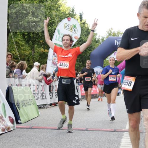 06.09.2026 - CURREX Alsterlauf Yannick Fuchs http://msf.ph/oto/10157488 06.09.2026 09:52:41 Ziel 2936, 3058, 3380, 3471, 3808, 4375, 4457, 4826, 5750, 5928, 8226 meine-sportfotos.de