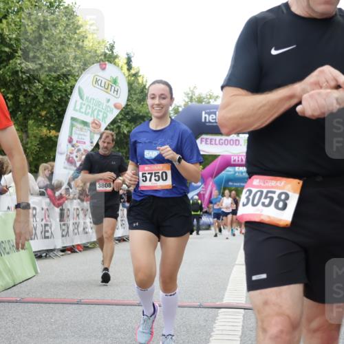06.09.2026 - CURREX Alsterlauf Yannick Fuchs http://msf.ph/oto/10157639 06.09.2026 09:52:43 Ziel 2799, 2936, 3058, 3380, 3471, 3808, 4375, 4457, 4826, 5750, 5928, 8226 meine-sportfotos.de