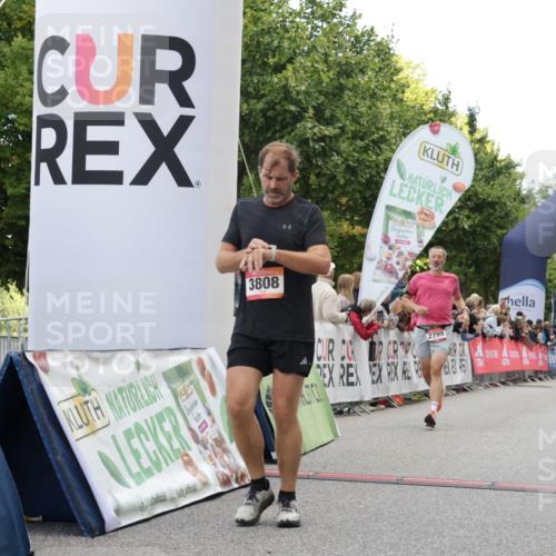 06.09.2026 - CURREX Alsterlauf Yannick Fuchs http://msf.ph/oto/10157787 06.09.2026 09:52:45 Ziel 2799, 2936, 3058, 3380, 3808, 4226, 4375, 4457, 4826, 5750, 5928, 8226 meine-sportfotos.de