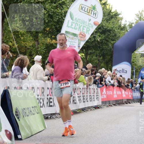 06.09.2026 - CURREX Alsterlauf Yannick Fuchs http://msf.ph/oto/10157991 06.09.2026 09:52:46 Ziel 2799, 2936, 3380, 3808, 4226, 4375, 4457, 4826, 5750, 5928, 6232, 8226 meine-sportfotos.de
