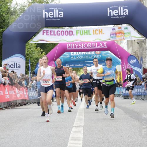 06.09.2026 - CURREX Alsterlauf Yannick Fuchs http://msf.ph/oto/10158110 06.09.2026 09:52:47 Ziel 2510, 2799, 2936, 3135, 3380, 3808, 4226, 4375, 4457, 4570, 4826, 5750, 5928, 6232, 8226, 8324 meine-sportfotos.de