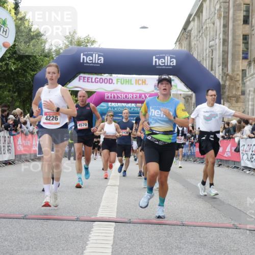 06.09.2026 - CURREX Alsterlauf Yannick Fuchs http://msf.ph/oto/10158299 06.09.2026 09:52:50 Ziel 2438, 2465, 2510, 2799, 3135, 3808, 3954, 3971, 4226, 4457, 4570, 6232, 8025, 8324 meine-sportfotos.de