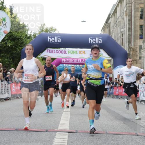 06.09.2026 - CURREX Alsterlauf Yannick Fuchs http://msf.ph/oto/10158313 06.09.2026 09:52:50 Ziel 2438, 2465, 2510, 2799, 3135, 3808, 3954, 3971, 4226, 4457, 4570, 6232, 8025, 8324 meine-sportfotos.de