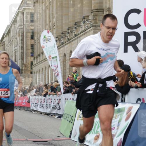 06.09.2026 - CURREX Alsterlauf Yannick Fuchs http://msf.ph/oto/10158695 06.09.2026 09:52:52 Ziel 2438, 2465, 2510, 2799, 3135, 3954, 3971, 4226, 4457, 4570, 5048, 6232, 8025, 8324 meine-sportfotos.de