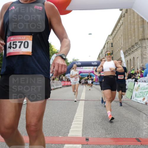 06.09.2026 - CURREX Alsterlauf Yannick Fuchs http://msf.ph/oto/10158879 06.09.2026 09:52:54 Ziel 2438, 2465, 2510, 2799, 3135, 3954, 3971, 4226, 4570, 4780, 4781, 5048, 6062, 6232, 8025, 8324 meine-sportfotos.de