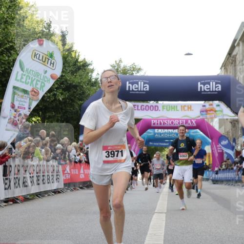 06.09.2026 - CURREX Alsterlauf Yannick Fuchs http://msf.ph/oto/10158914 06.09.2026 09:52:55 Ziel 2438, 2465, 2510, 3135, 3954, 3971, 4226, 4570, 4780, 4781, 5048, 5522, 6062, 6232, 6314, 8025, 8324 meine-sportfotos.de