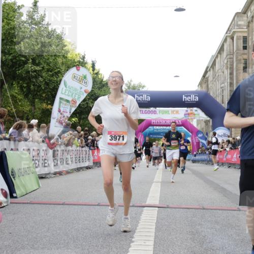 06.09.2026 - CURREX Alsterlauf Yannick Fuchs http://msf.ph/oto/10158967 06.09.2026 09:52:55 Ziel 2438, 2465, 2510, 3135, 3954, 3971, 4226, 4570, 4780, 4781, 5048, 5522, 6062, 6232, 6314, 8025, 8324 meine-sportfotos.de