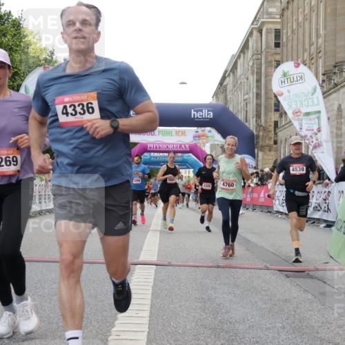 06.09.2026 - CURREX Alsterlauf Yannick Fuchs http://msf.ph/oto/10161584 06.09.2026 09:53:10 Ziel 2464, 2704, 2930, 3913, 4269, 4305, 4336, 4465, 4539, 4707, 4708, 4760, 5202, 5253, 5681, 5886, 5935, 6156, 8190, 8334 meine-sportfotos.de