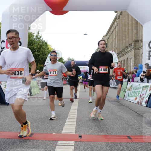 06.09.2026 - CURREX Alsterlauf Yannick Fuchs http://msf.ph/oto/10163977 06.09.2026 09:53:21 Ziel 2036, 2460, 2554, 2561, 3065, 3087, 3395, 3396, 4584, 4623, 4707, 4708, 4833, 4991, 5133, 5983, 8173, 8187, 8230, 8340 meine-sportfotos.de