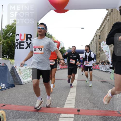 06.09.2026 - CURREX Alsterlauf Yannick Fuchs http://msf.ph/oto/10164063 06.09.2026 09:53:21 Ziel 2036, 2460, 2554, 2561, 3065, 3087, 3395, 3396, 4584, 4623, 4707, 4708, 4833, 4991, 5133, 5983, 8173, 8187, 8230, 8340 meine-sportfotos.de