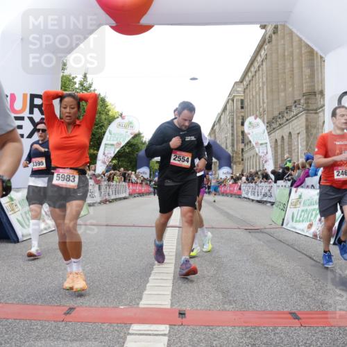 06.09.2026 - CURREX Alsterlauf Yannick Fuchs http://msf.ph/oto/10164190 06.09.2026 09:53:22 Ziel 2036, 2460, 2536, 2554, 2561, 3065, 3087, 3395, 3396, 3953, 4584, 4623, 4707, 4708, 4749, 4833, 4991, 5133, 5983, 8173, 8187, 8230, 8340 meine-sportfotos.de