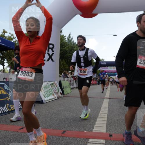 06.09.2026 - CURREX Alsterlauf Yannick Fuchs http://msf.ph/oto/10164360 06.09.2026 09:53:22 Ziel 2036, 2460, 2536, 2554, 2561, 3065, 3087, 3395, 3396, 3953, 4584, 4623, 4707, 4708, 4749, 4833, 4991, 5133, 5983, 8173, 8187, 8230, 8340 meine-sportfotos.de