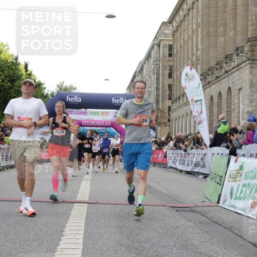 06.09.2026 - CURREX Alsterlauf Yannick Fuchs http://msf.ph/oto/10165299 06.09.2026 09:53:27 Ziel 2460, 2536, 2554, 2561, 2666, 2766, 3065, 3205, 3395, 3396, 3531, 3953, 4620, 4749, 4808, 4980, 5029, 5133, 5822, 5983, 8006, 8187 meine-sportfotos.de