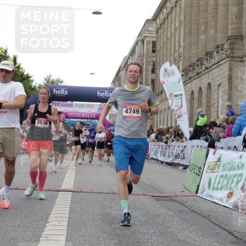 06.09.2026 - CURREX Alsterlauf Yannick Fuchs http://msf.ph/oto/10165412 06.09.2026 09:53:27 Ziel 2460, 2536, 2554, 2561, 2666, 2766, 3065, 3205, 3395, 3396, 3531, 3953, 4620, 4749, 4808, 4980, 5029, 5133, 5822, 5983, 8006, 8187 meine-sportfotos.de