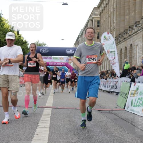 06.09.2026 - CURREX Alsterlauf Yannick Fuchs http://msf.ph/oto/10165455 06.09.2026 09:53:27 Ziel 2460, 2536, 2554, 2561, 2666, 2766, 3065, 3205, 3395, 3396, 3531, 3953, 4620, 4749, 4808, 4980, 5029, 5133, 5822, 5983, 8006, 8187 meine-sportfotos.de