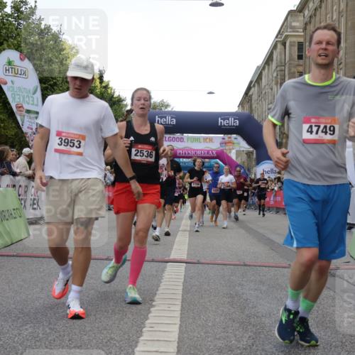 06.09.2026 - CURREX Alsterlauf Yannick Fuchs http://msf.ph/oto/10165499 06.09.2026 09:53:28 Ziel 2460, 2536, 2554, 2561, 2666, 2766, 3065, 3205, 3395, 3396, 3531, 3953, 4620, 4749, 4808, 4945, 4980, 5029, 5133, 5546, 5822, 5839, 8006 meine-sportfotos.de