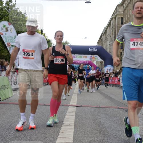 06.09.2026 - CURREX Alsterlauf Yannick Fuchs http://msf.ph/oto/10165534 06.09.2026 09:53:28 Ziel 2460, 2536, 2554, 2561, 2666, 2766, 3065, 3205, 3395, 3396, 3531, 3953, 4620, 4749, 4808, 4945, 4980, 5029, 5133, 5546, 5822, 5839, 8006 meine-sportfotos.de
