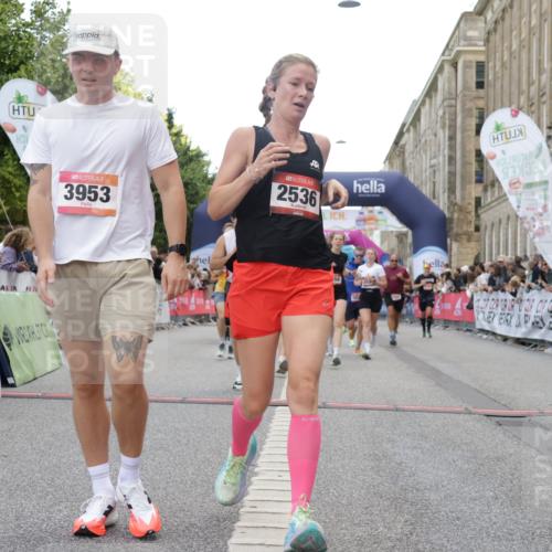 06.09.2026 - CURREX Alsterlauf Yannick Fuchs http://msf.ph/oto/10165579 06.09.2026 09:53:28 Ziel 2460, 2536, 2554, 2561, 2666, 2766, 3065, 3205, 3395, 3396, 3531, 3953, 4620, 4749, 4808, 4945, 4980, 5029, 5133, 5546, 5822, 5839, 8006 meine-sportfotos.de