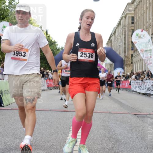 06.09.2026 - CURREX Alsterlauf Yannick Fuchs http://msf.ph/oto/10165631 06.09.2026 09:53:29 Ziel 2536, 2561, 2666, 2766, 2782, 3065, 3205, 3531, 3953, 4620, 4749, 4808, 4945, 4980, 5029, 5133, 5546, 5822, 5839, 8006, 8133 meine-sportfotos.de
