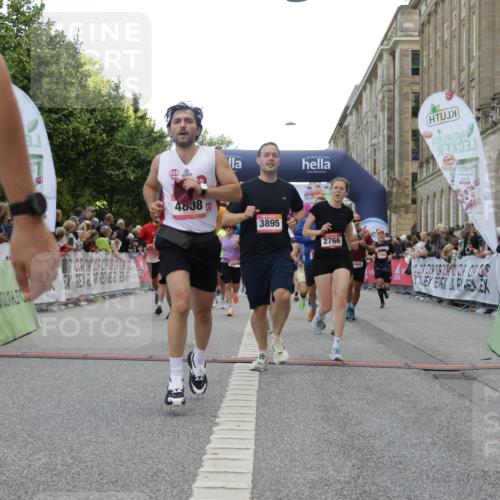 06.09.2026 - CURREX Alsterlauf Yannick Fuchs http://msf.ph/oto/10165857 06.09.2026 09:53:30 Ziel 2536, 2561, 2666, 2766, 2782, 3065, 3205, 3531, 3953, 4572, 4620, 4749, 4808, 4937, 4945, 4980, 5029, 5133, 5546, 5656, 5822, 5839, 6455, 8006, 8133 meine-sportfotos.de