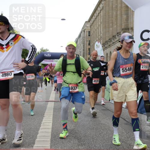06.09.2026 - CURREX Alsterlauf Yannick Fuchs http://msf.ph/oto/10166942 06.09.2026 09:53:36 Ziel 2666, 2766, 2782, 3205, 3458, 3531, 3964, 4082, 4283, 4572, 4620, 4797, 4808, 4832, 4937, 4945, 4980, 5029, 5110, 5119, 5236, 5446, 5546, 5590, 5656, 5782, 5822, 5839, 6372, 6455, 8006, 8133, 8135 meine-sportfotos.de