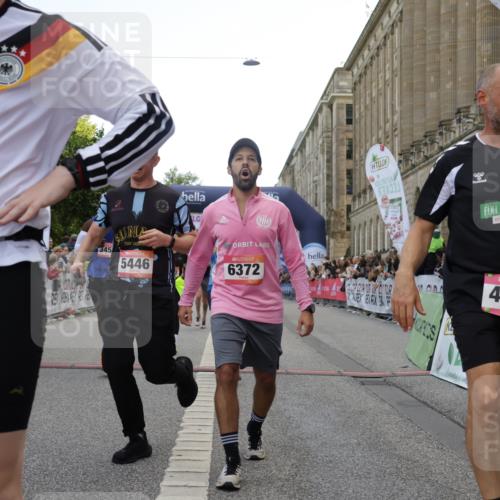 06.09.2026 - CURREX Alsterlauf Yannick Fuchs http://msf.ph/oto/10167286 06.09.2026 09:53:38 Ziel 2666, 2782, 3205, 3458, 3531, 3964, 4082, 4283, 4572, 4620, 4797, 4832, 4937, 4945, 4980, 5029, 5110, 5119, 5236, 5446, 5546, 5590, 5656, 5782, 5822, 5839, 6372, 6455, 8006, 8133, 8135 meine-sportfotos.de