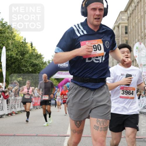 06.09.2026 - CURREX Alsterlauf Yannick Fuchs http://msf.ph/oto/10168015 06.09.2026 09:53:43 Ziel 2537, 3458, 3661, 3964, 4082, 4283, 4571, 4617, 4797, 4832, 5110, 5119, 5236, 5446, 5483, 5590, 5782, 5884, 6372, 6477, 8135 meine-sportfotos.de