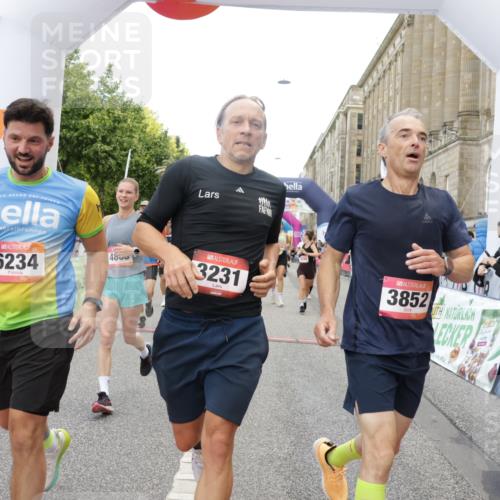 06.09.2026 - CURREX Alsterlauf Yannick Fuchs http://msf.ph/oto/10174718 06.09.2026 09:54:05 Ziel 2347, 3231, 3334, 3483, 3556, 3701, 3852, 3944, 4801, 4803, 4925, 4965, 5273, 5354, 5528, 5684, 5696, 5940, 6016, 6184, 6234, 8246, 8299, 8322 meine-sportfotos.de