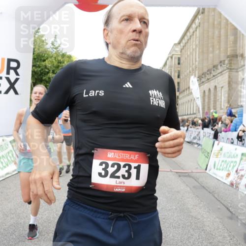 06.09.2026 - CURREX Alsterlauf Yannick Fuchs http://msf.ph/oto/10174771 06.09.2026 09:54:05 Ziel 2347, 3231, 3334, 3483, 3556, 3701, 3852, 3944, 4801, 4803, 4925, 4965, 5273, 5354, 5528, 5684, 5696, 5940, 6016, 6184, 6234, 8246, 8299, 8322 meine-sportfotos.de