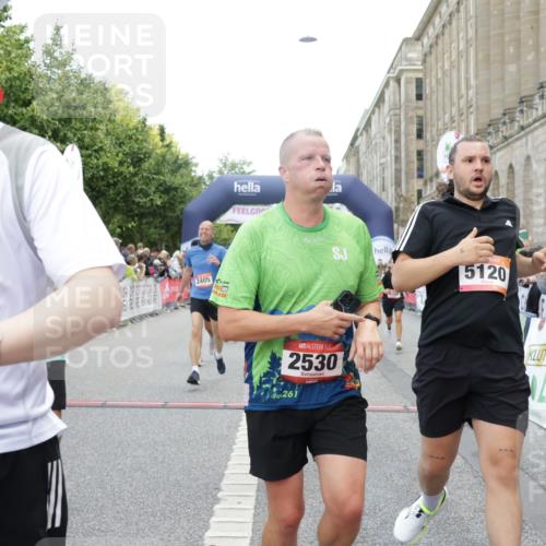 06.09.2026 - CURREX Alsterlauf Yannick Fuchs http://msf.ph/oto/10175043 06.09.2026 09:54:14 Ziel 2359, 2405, 2415, 2530, 3391, 3483, 3701, 3770, 3944, 4053, 4054, 4182, 4308, 4309, 4564, 5103, 5120, 5182, 5353, 5354, 5528, 5684, 5696, 5900, 6016, 6184, 6287, 8246, 8322 meine-sportfotos.de