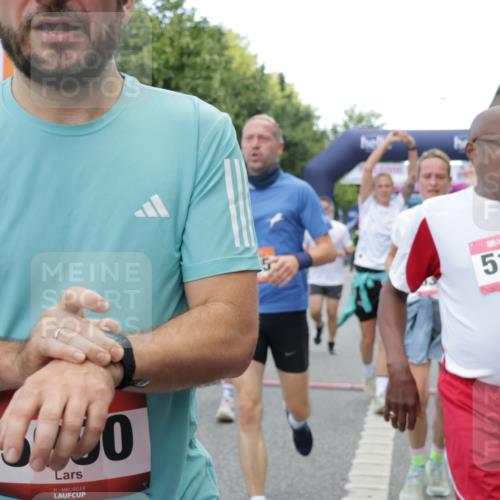06.09.2026 - CURREX Alsterlauf Yannick Fuchs http://msf.ph/oto/10175139 06.09.2026 09:54:16 Ziel 2359, 2405, 2415, 2530, 3391, 3483, 3770, 4053, 4054, 4182, 4308, 4309, 4316, 4326, 4564, 5103, 5120, 5182, 5353, 5528, 5684, 5696, 5900, 5934, 6287, 6442 meine-sportfotos.de