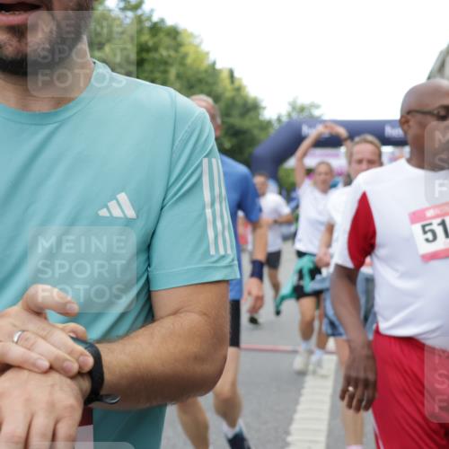 06.09.2026 - CURREX Alsterlauf Yannick Fuchs http://msf.ph/oto/10175156 06.09.2026 09:54:16 Ziel 2359, 2405, 2415, 2530, 3391, 3483, 3770, 4053, 4054, 4182, 4308, 4309, 4316, 4326, 4564, 5103, 5120, 5182, 5353, 5528, 5684, 5696, 5900, 5934, 6287, 6442 meine-sportfotos.de
