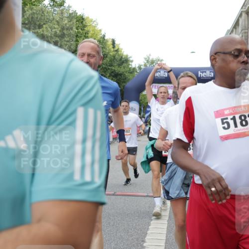 06.09.2026 - CURREX Alsterlauf Yannick Fuchs http://msf.ph/oto/10175170 06.09.2026 09:54:16 Ziel 2359, 2405, 2415, 2530, 3391, 3483, 3770, 4053, 4054, 4182, 4308, 4309, 4316, 4326, 4564, 5103, 5120, 5182, 5353, 5528, 5684, 5696, 5900, 5934, 6287, 6442 meine-sportfotos.de