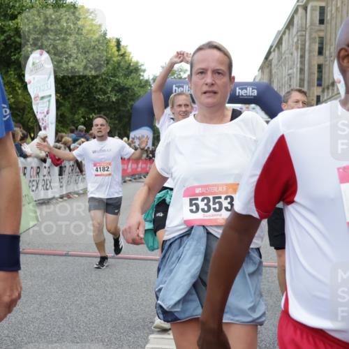 06.09.2026 - CURREX Alsterlauf Yannick Fuchs http://msf.ph/oto/10175199 06.09.2026 09:54:17 Ziel 2359, 2405, 2415, 2530, 3391, 3393, 3591, 3770, 4053, 4054, 4182, 4308, 4309, 4316, 4326, 4564, 5103, 5120, 5182, 5353, 5900, 5934, 6287, 6442, 8179 meine-sportfotos.de