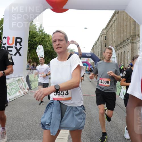 06.09.2026 - CURREX Alsterlauf Yannick Fuchs http://msf.ph/oto/10175225 06.09.2026 09:54:17 Ziel 2359, 2405, 2415, 2530, 3391, 3393, 3591, 3770, 4053, 4054, 4182, 4308, 4309, 4316, 4326, 4564, 5103, 5120, 5182, 5353, 5900, 5934, 6287, 6442, 8179 meine-sportfotos.de