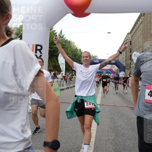 06.09.2026 - CURREX Alsterlauf Yannick Fuchs http://msf.ph/oto/10175238 06.09.2026 09:54:18 Ziel 2359, 2405, 2415, 2530, 3391, 3393, 3591, 3770, 4053, 4054, 4182, 4308, 4309, 4316, 4326, 4564, 5103, 5120, 5182, 5353, 5579, 5900, 5934, 6287, 6442, 8179 meine-sportfotos.de