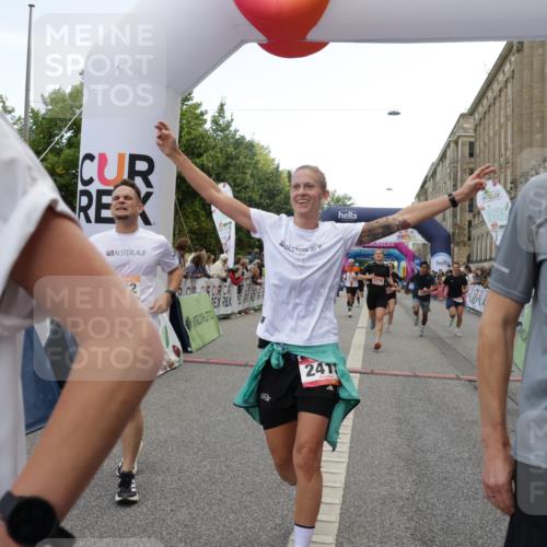 06.09.2026 - CURREX Alsterlauf Yannick Fuchs http://msf.ph/oto/10175253 06.09.2026 09:54:18 Ziel 2359, 2405, 2415, 2530, 3391, 3393, 3591, 3770, 4053, 4054, 4182, 4308, 4309, 4316, 4326, 4564, 5103, 5120, 5182, 5353, 5579, 5900, 5934, 6287, 6442, 8179 meine-sportfotos.de
