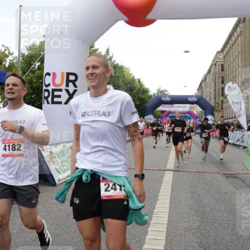 06.09.2026 - CURREX Alsterlauf Yannick Fuchs http://msf.ph/oto/10175311 06.09.2026 09:54:19 Ziel 2359, 2405, 2415, 2530, 3391, 3393, 3591, 3770, 4182, 4308, 4309, 4316, 4326, 4564, 5120, 5182, 5353, 5579, 5900, 5934, 6194, 6287, 6442, 8179 meine-sportfotos.de