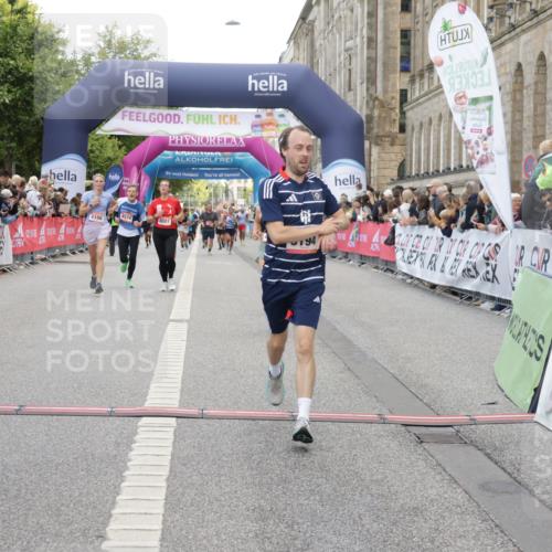 06.09.2026 - CURREX Alsterlauf Yannick Fuchs http://msf.ph/oto/10175616 06.09.2026 09:54:24 Ziel 3393, 3591, 3770, 4007, 4108, 4182, 4316, 4326, 4574, 4661, 5579, 5934, 6051, 6163, 6194, 6442, 6469, 8179 meine-sportfotos.de