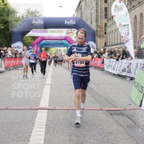 06.09.2026 - CURREX Alsterlauf Yannick Fuchs http://msf.ph/oto/10175661 06.09.2026 09:54:24 Ziel 3393, 3591, 3770, 4007, 4108, 4182, 4316, 4326, 4574, 4661, 5579, 5934, 6051, 6163, 6194, 6442, 6469, 8179 meine-sportfotos.de