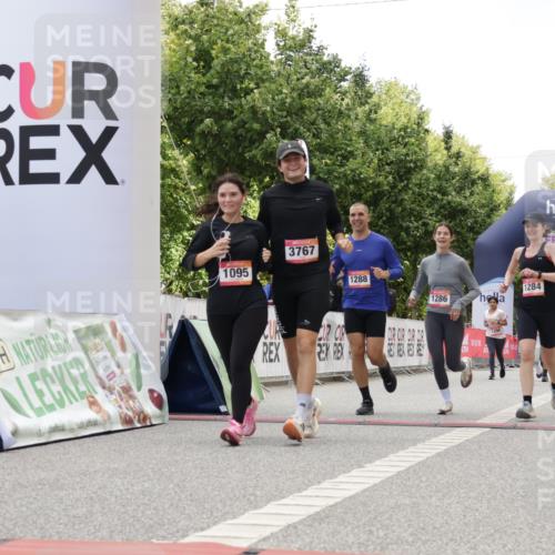 06.09.2026 - CURREX Alsterlauf Yannick Fuchs http://msf.ph/oto/10175672 06.09.2026 12:01:48 Ziel 1095, 1284, 1285, 1286, 1288, 8042 meine-sportfotos.de