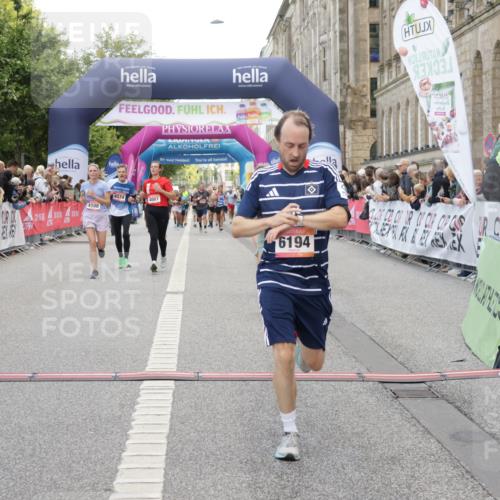 06.09.2026 - CURREX Alsterlauf Yannick Fuchs http://msf.ph/oto/10175684 06.09.2026 09:54:24 Ziel 3393, 3591, 3770, 4007, 4108, 4182, 4316, 4326, 4574, 4661, 5579, 5934, 6051, 6163, 6194, 6442, 6469, 8179 meine-sportfotos.de