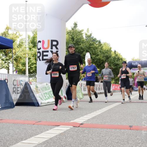 06.09.2026 - CURREX Alsterlauf Yannick Fuchs http://msf.ph/oto/10175759 06.09.2026 12:01:49 Ziel 1095, 1284, 1285, 1286, 1288, 8042 meine-sportfotos.de