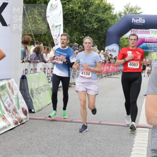 06.09.2026 - CURREX Alsterlauf Yannick Fuchs http://msf.ph/oto/10175866 06.09.2026 09:54:28 Ziel 2162, 3393, 3591, 4007, 4108, 4574, 4661, 5579, 5934, 6051, 6163, 6175, 6194, 6469, 8179 meine-sportfotos.de