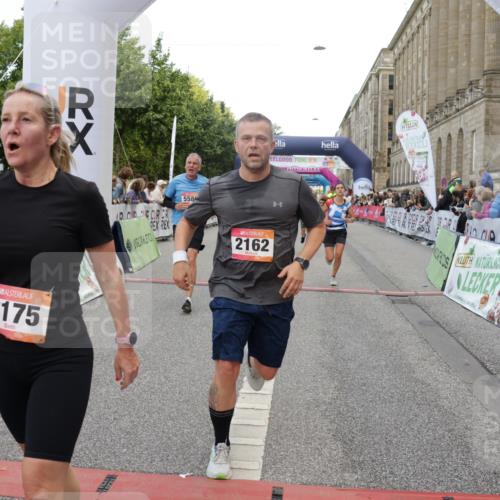 06.09.2026 - CURREX Alsterlauf Yannick Fuchs http://msf.ph/oto/10175983 06.09.2026 09:54:35 Ziel 2162, 2179, 2477, 3410, 3478, 4007, 4108, 4574, 5116, 5250, 5447, 5589, 5654, 5700, 5701, 6011, 6051, 6175, 6329, 6331, 6437 meine-sportfotos.de