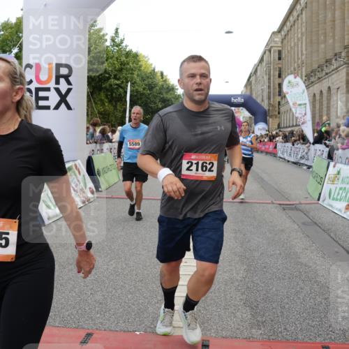06.09.2026 - CURREX Alsterlauf Yannick Fuchs http://msf.ph/oto/10175999 06.09.2026 09:54:35 Ziel 2162, 2179, 2477, 3410, 3478, 4007, 4108, 4574, 5116, 5250, 5447, 5589, 5654, 5700, 5701, 6011, 6051, 6175, 6329, 6331, 6437 meine-sportfotos.de