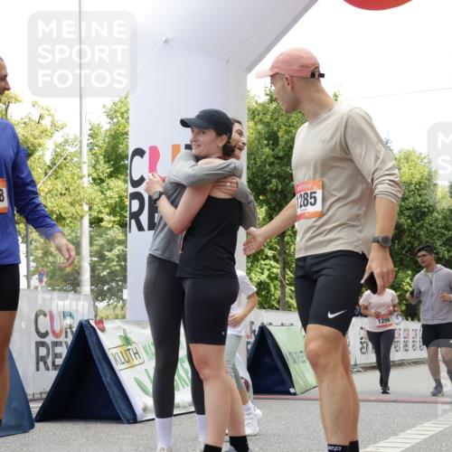 06.09.2026 - CURREX Alsterlauf Yannick Fuchs http://msf.ph/oto/10176067 06.09.2026 12:01:54 Ziel 1095, 1284, 1285, 1286, 1288, 1298, 1305, 8042 meine-sportfotos.de