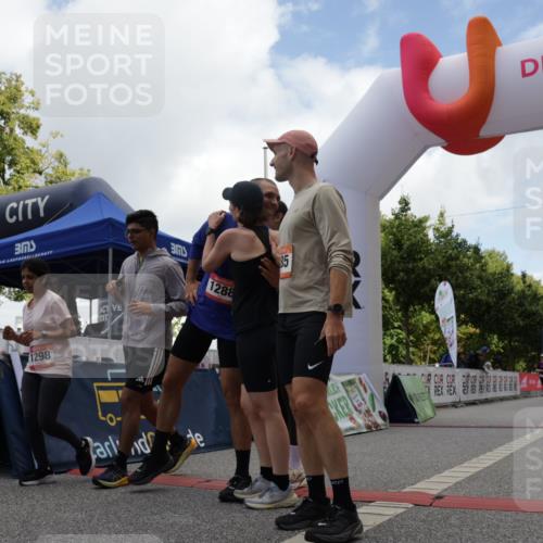 06.09.2026 - CURREX Alsterlauf Yannick Fuchs http://msf.ph/oto/10176154 06.09.2026 12:01:58 Ziel 1298, 1305, 1326, 8042 meine-sportfotos.de