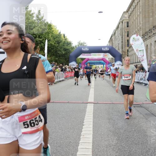 06.09.2026 - CURREX Alsterlauf Yannick Fuchs http://msf.ph/oto/10176385 06.09.2026 09:54:41 Ziel 2179, 2433, 2477, 3233, 3410, 3478, 3629, 4974, 5116, 5250, 5447, 5589, 5654, 5700, 5701, 6011, 6079, 6329, 6331, 6437 meine-sportfotos.de